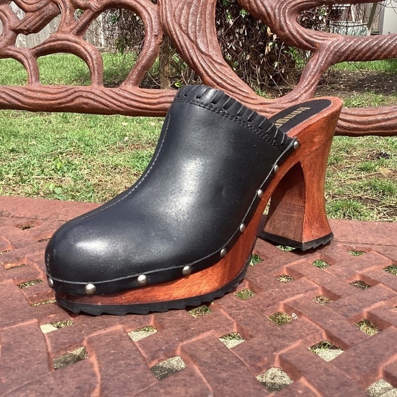 Bongo Rare Wood Platform Black Leather Studded Clogs Rare Type Of Heel - Picture 1 of 10